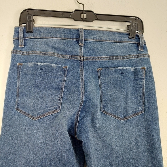 Venus High Rise Distressed Frayed Cropped Medium Wash Blue Denim Jeans Size‎ 4. - Picture 7 of 9